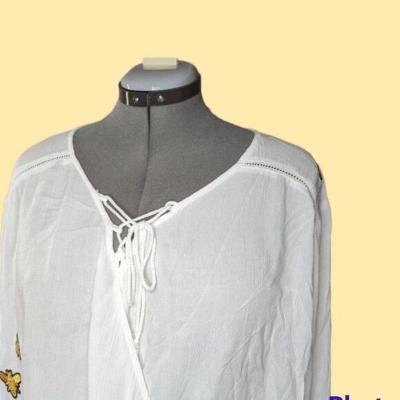 Women's Vanilla Star White Faux Wrap Bee Top, Size Medium - Picture 4 of 7